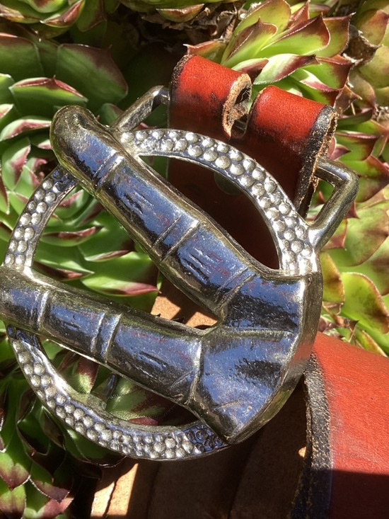 Outstanding Vintage Heavy Metal Finger Peace Sign Belt Buckle Leather Belt? main image 8